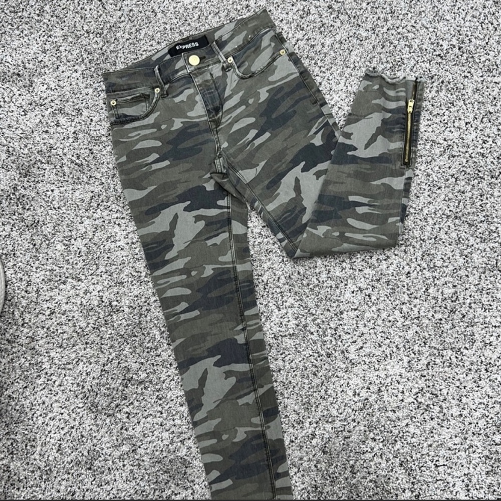 Express Mid Rise Camo pants - Picture 4 of 6